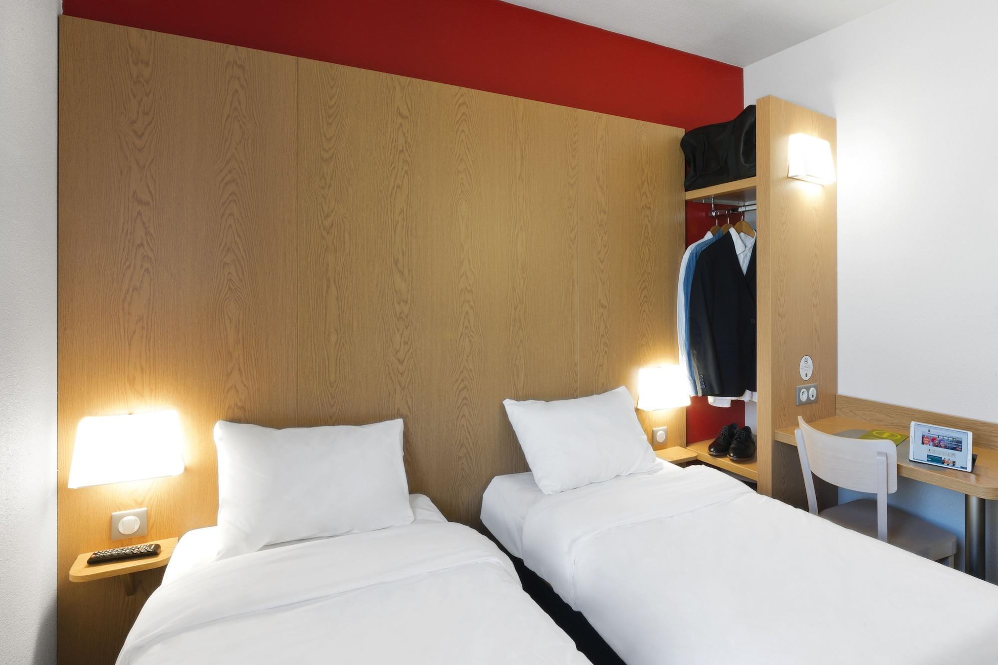 B&B Hotel Niort Marais Poitevin Est ภายนอก รูปภาพ