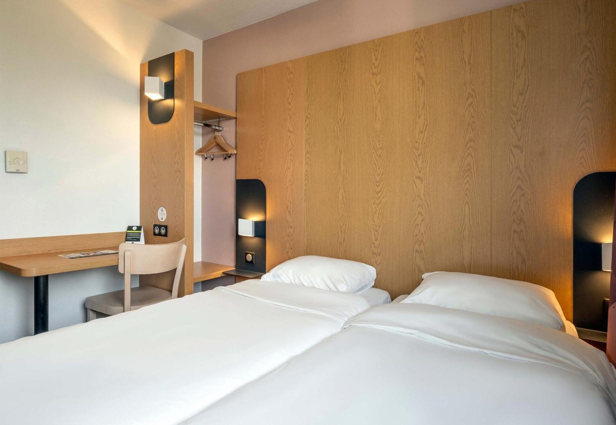 B&B Hotel Niort Marais Poitevin Est ภายนอก รูปภาพ