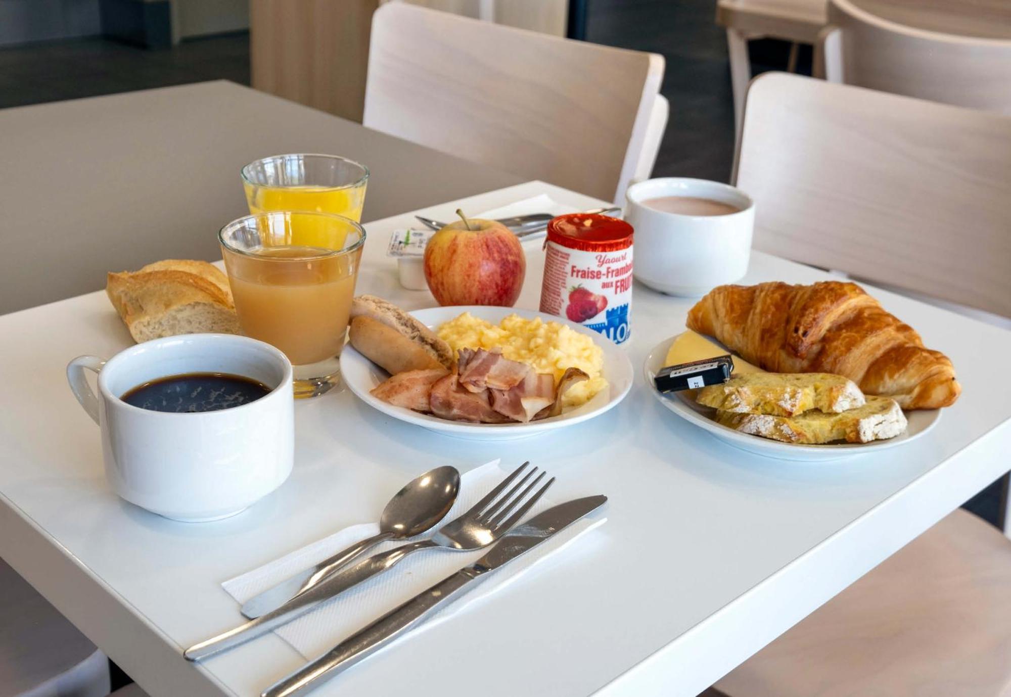 B&B Hotel Niort Marais Poitevin Est ภายนอก รูปภาพ