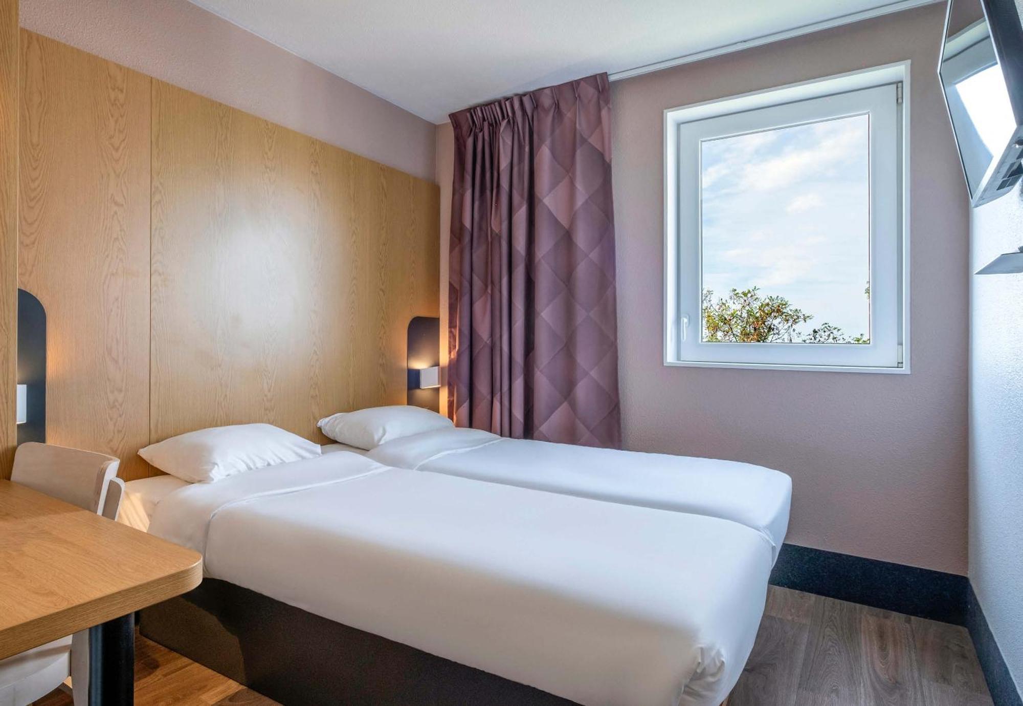 B&B Hotel Niort Marais Poitevin Est ภายนอก รูปภาพ