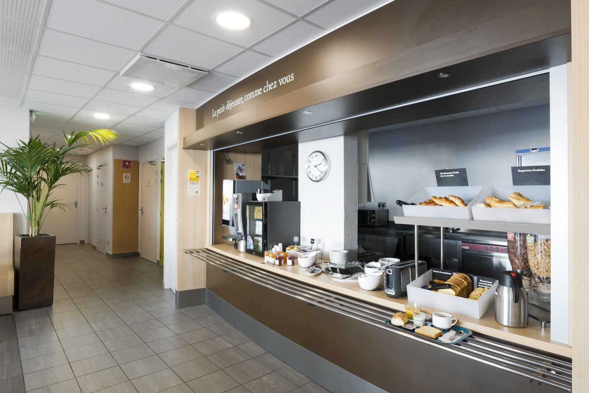 B&B Hotel Niort Marais Poitevin Est ภายนอก รูปภาพ